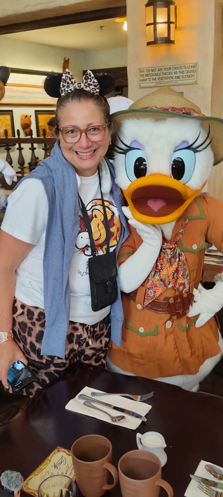 Ana en Walt Disney World con Daisy Duck